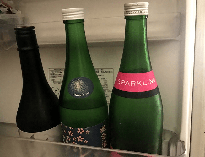 冷蔵庫ドアポケットに入っている日本酒